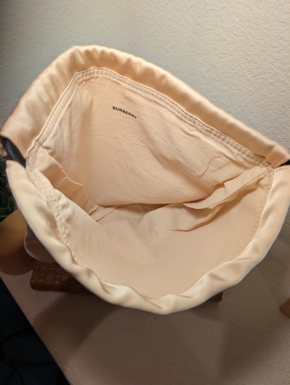 Burberry Goddess + Drawstring Pouch - Picture 5 of 5